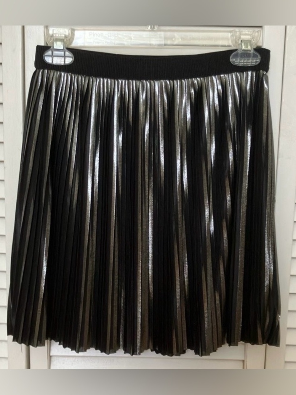 Express Metallic Black Pleated Skirt. Sz XS. NWOT